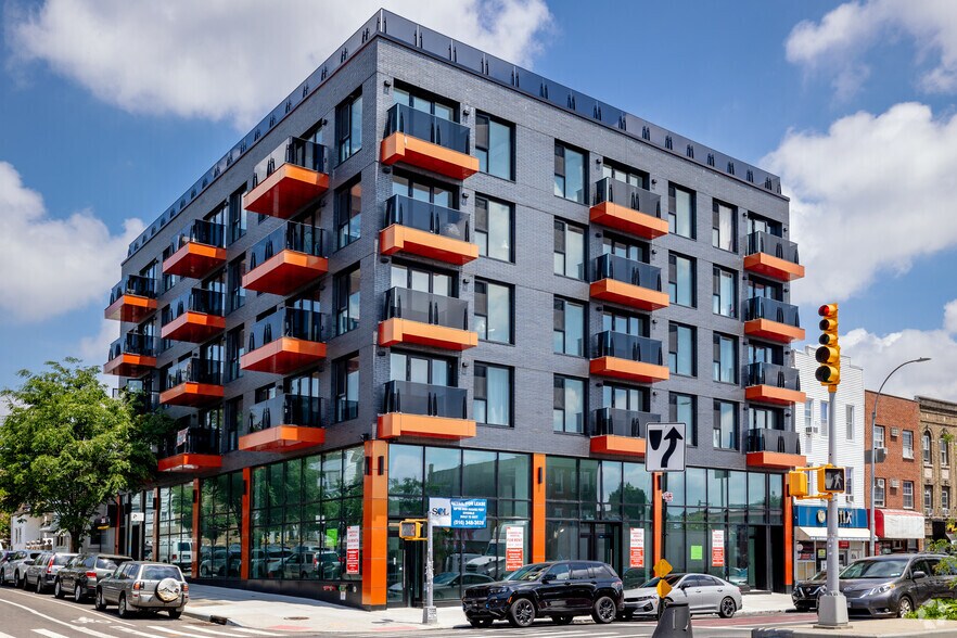 10107 Northern Blvd, Corona, NY à louer - Photo principale – Image 1 sur 25