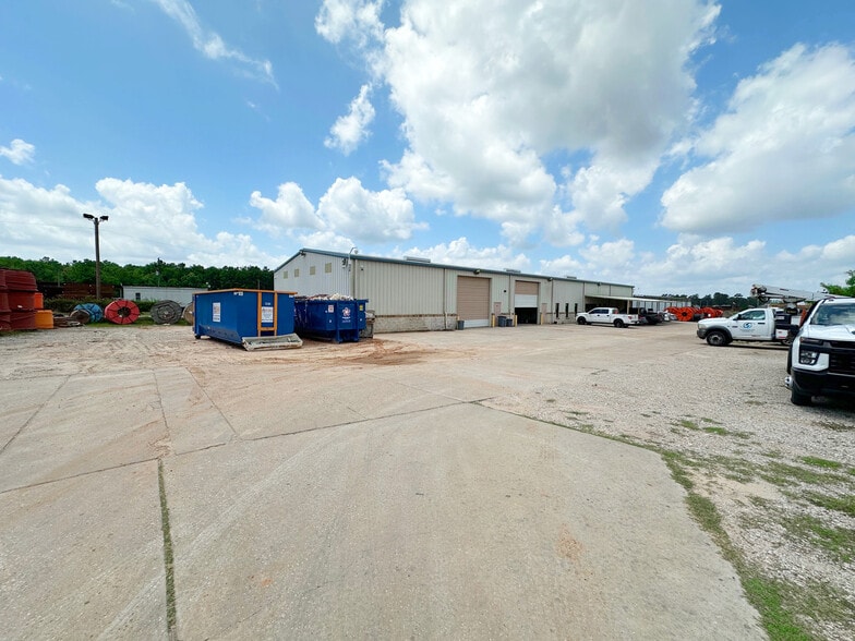 12084 FM 3083, Conroe, TX à louer - Photo de l’immeuble – Image 2 sur 9