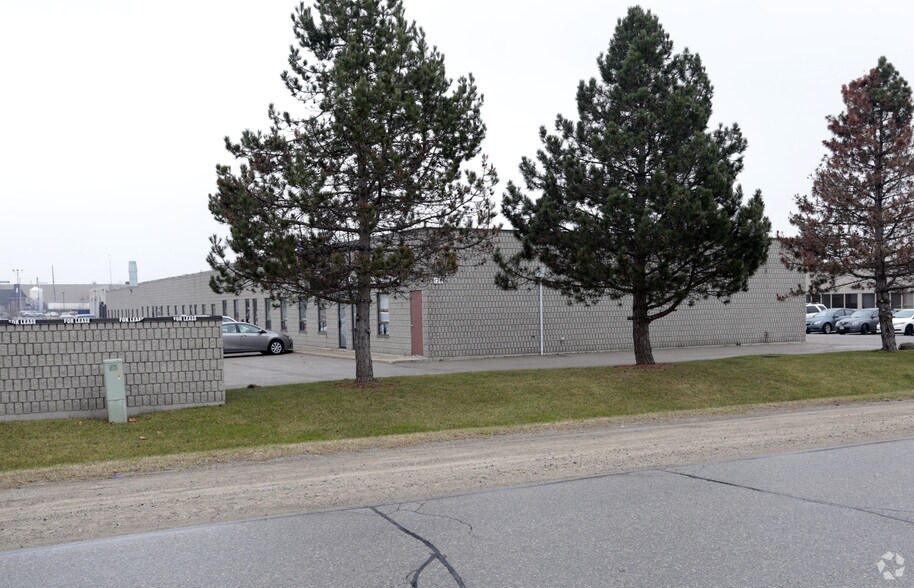 126 Malcolm Rd, Guelph, ON à louer - Photo de l’immeuble – Image 3 sur 4