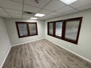 180 Tices Ln, East Brunswick, NJ à louer Photo de l’immeuble– Image 1 sur 3