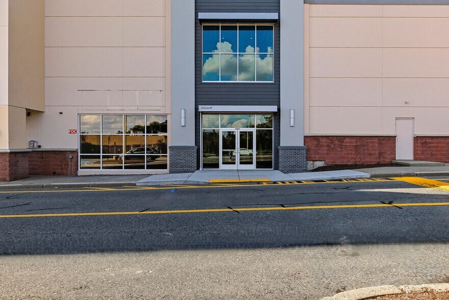 1385 S Washington St, North Attleboro, MA à louer - Photo de l’immeuble – Image 2 sur 9