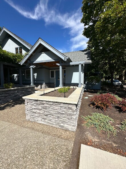 939 Elm St SW, Albany, OR à vendre - Photo de l’immeuble – Image 2 sur 20