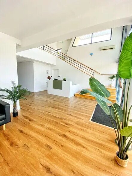 Bureau dans Bruges à louer - Hall d’entrée – Image 3 sur 7