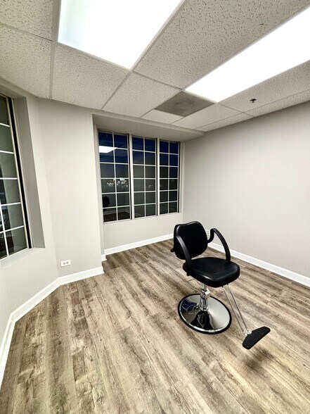 240 W Northwest Hwy, Palatine, IL à louer - Photo de l’immeuble – Image 3 sur 11
