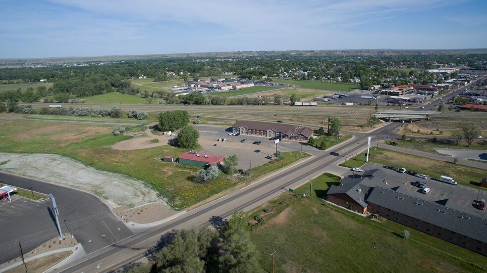 1713 S Haynes Ave, Miles City, MT à vendre - Photo de l’immeuble – Image 2 sur 10