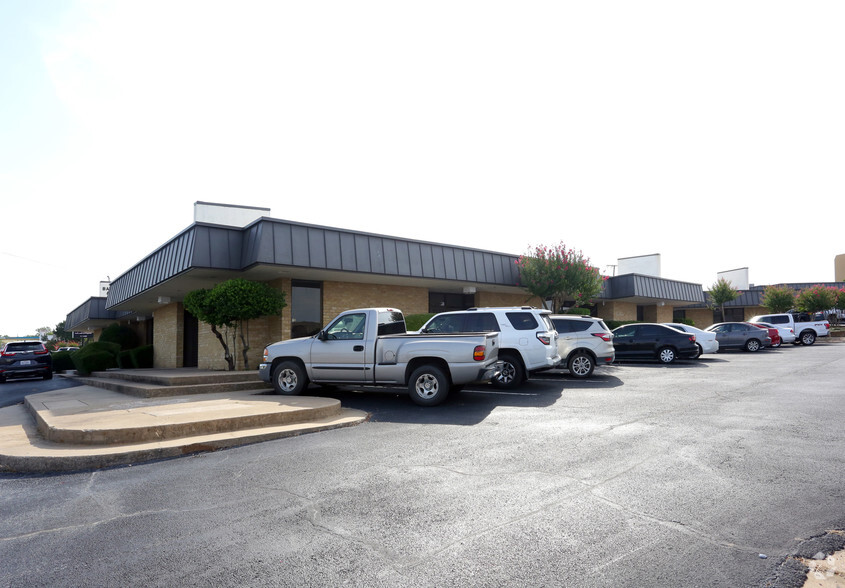 2007 Texoma Pky, Sherman, TX à louer - Photo principale – Image 1 sur 2