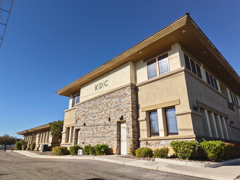 5230 W Patrick Ln, Las Vegas, NV à vendre - Photo de l’immeuble – Image 3 sur 23