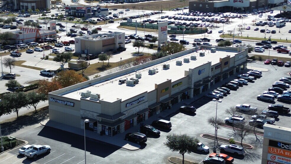 2802 N Interstate 35, New Braunfels, TX à vendre - Photo de l’immeuble – Image 2 sur 4