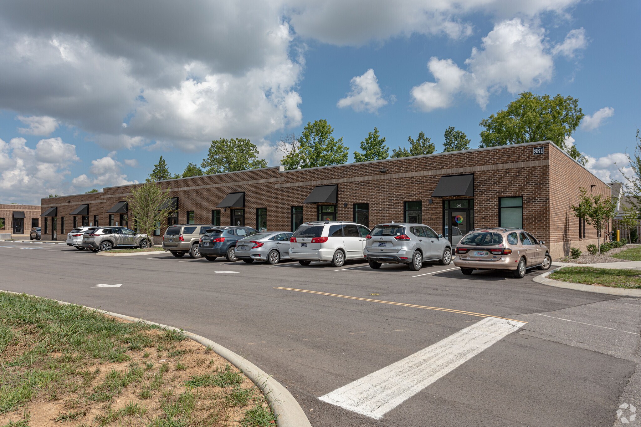 881 Seven Oaks Blvd, Smyrna, TN à louer Photo de l’immeuble– Image 1 sur 3