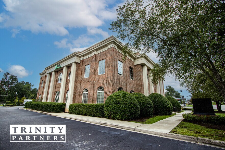 4875 Forest Dr, Columbia, SC à louer - Photo de l’immeuble – Image 2 sur 6