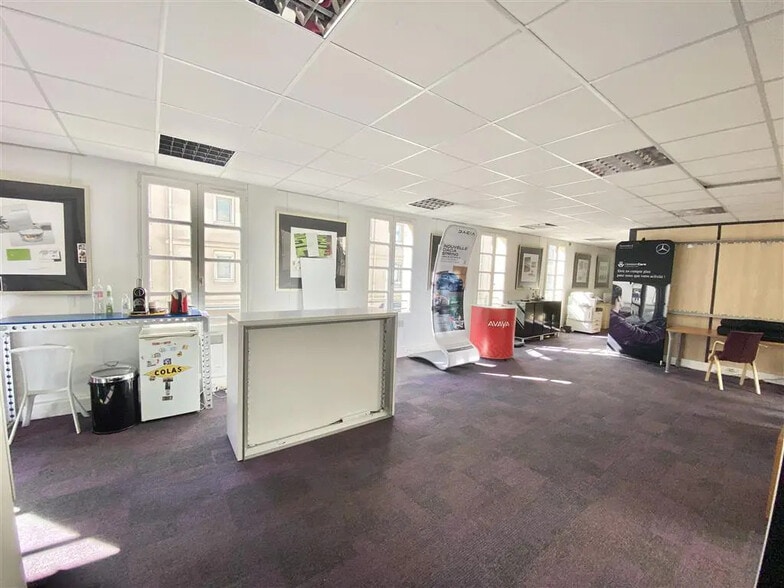Bureau dans Sèvres à louer - Photo de l’immeuble – Image 1 sur 9