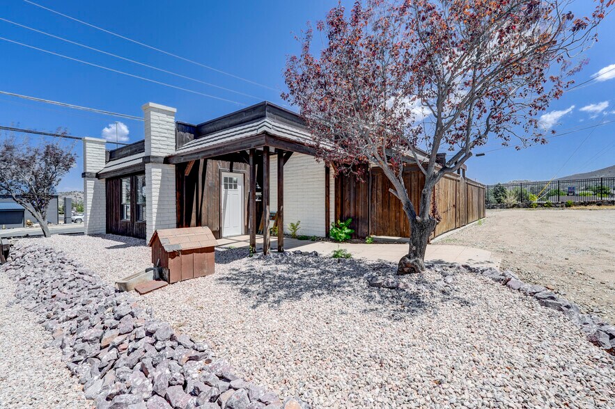 803 E Sheldon St, Prescott, AZ à louer - Photo de l’immeuble – Image 1 sur 12