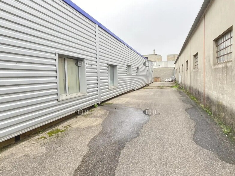 Local d’activités dans Irigny à louer - Photo de l’immeuble – Image 2 sur 12