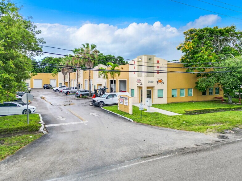 9450 NW 58th St, Miami, FL à louer - Photo de l’immeuble – Image 3 sur 19
