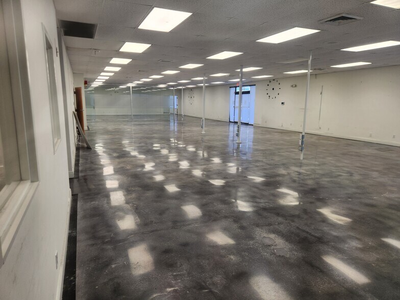 601-623 E Atlantic Blvd, Pompano Beach, FL à louer - Photo intérieure – Image 2 sur 17
