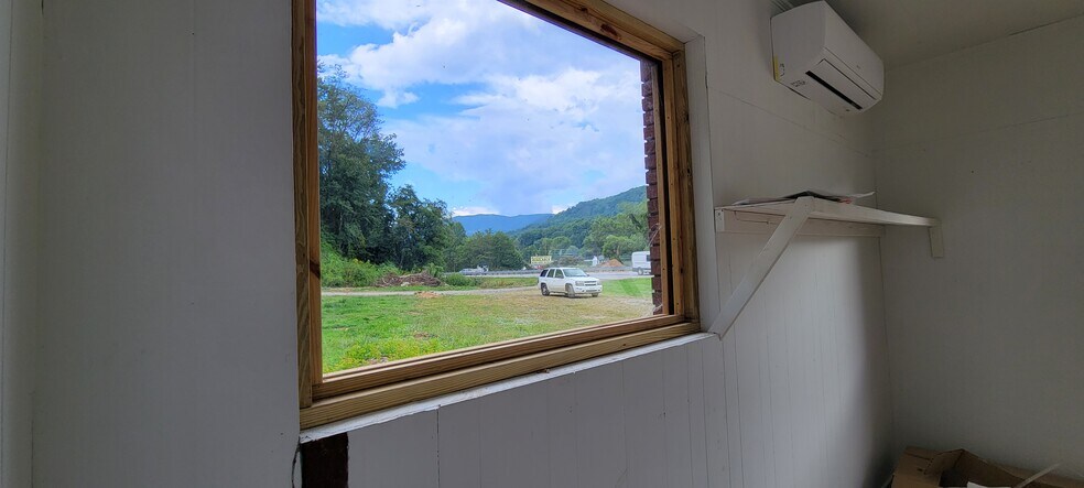 17984 Great Smoky Mountain Expy, Waynesville, NC à louer - Photo de l’immeuble – Image 3 sur 15
