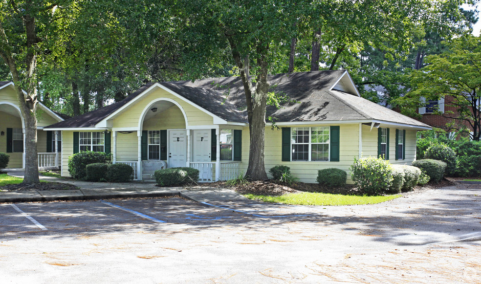 2215 Bemiss Rd, Valdosta, GA à louer - Photo de l’immeuble – Image 3 sur 5