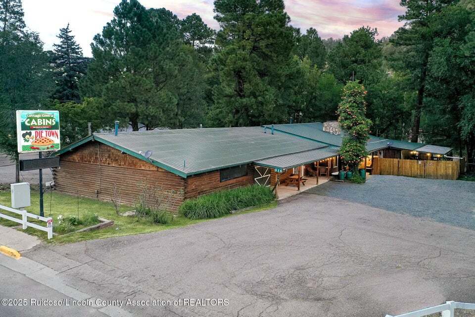 616 Sudderth Dr, Ruidoso, NM à vendre Photo de l’immeuble– Image 1 sur 89