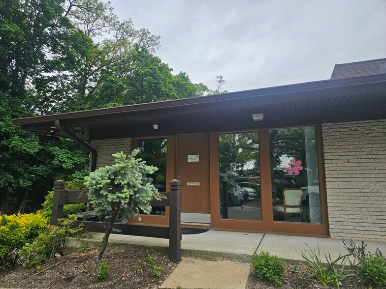 124 Main St, Huntington, NY à louer - Photo de l’immeuble – Image 2 sur 18