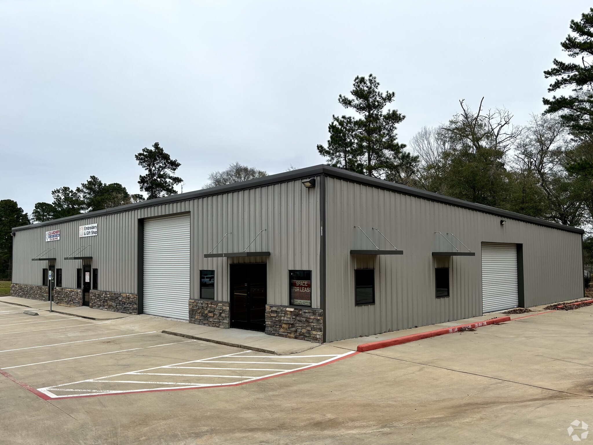 21360 Shannon Cir, Montgomery, TX à louer Photo principale– Image 1 sur 2