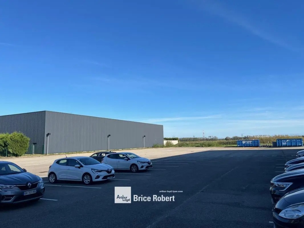 6 Rue Henri Becquerel, Genas à louer Photo de l’immeuble– Image 1 sur 8