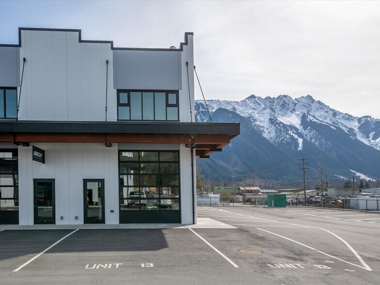 7342 Industrial Way, Pemberton, BC à vendre - Photo de l’immeuble – Image 3 sur 9