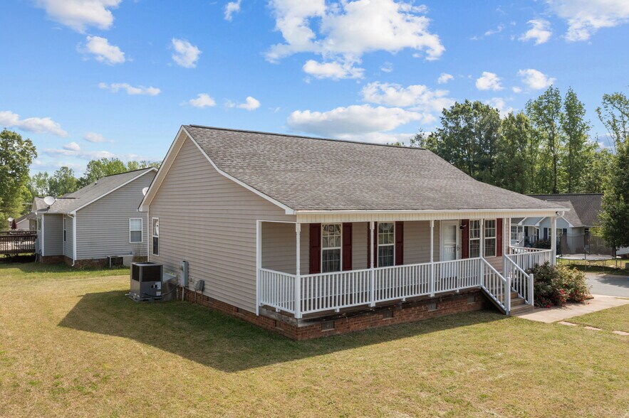 701 Bob Baxter Dr, Elon, NC à vendre - Photo de l’immeuble – Image 2 sur 31