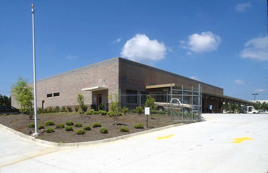 8550 Cobb International Blvd, Kennesaw, GA à louer - Photo de l’immeuble – Image 1 sur 1