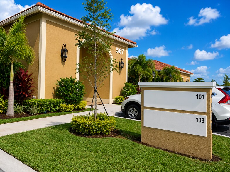 567 NW Lake Whitney Pl, Port Saint Lucie, FL à louer - Photo de l’immeuble – Image 3 sur 5