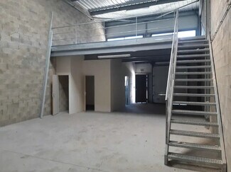 Plus de détails pour Local d'activités à louer