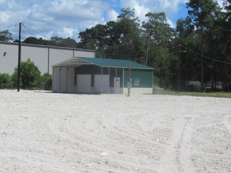 12211 Carriage Ln, Conroe, TX à louer - Photo de l’immeuble – Image 3 sur 20