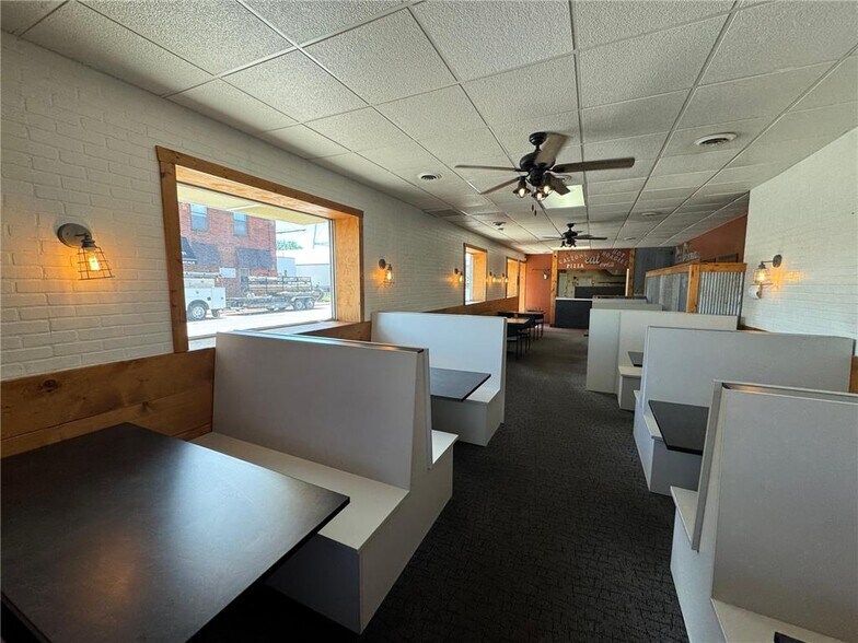 110 Central Ave S, Milaca, MN à louer - Photo de l’immeuble – Image 3 sur 5