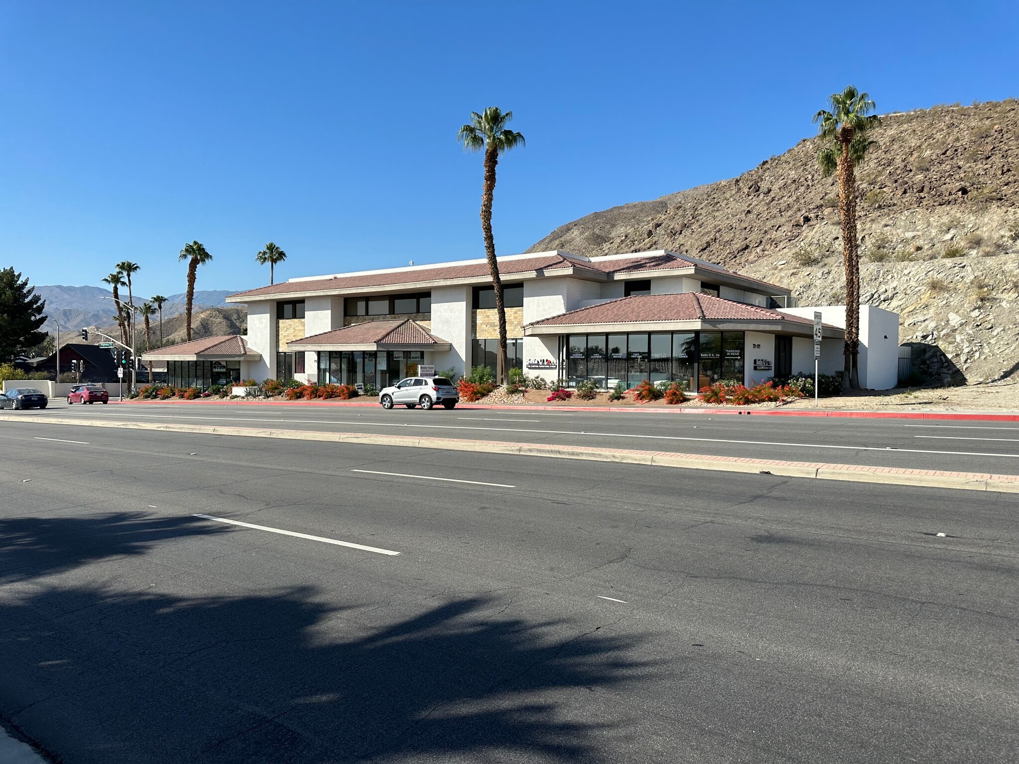 72171 Highway 111, Palm Desert, CA à louer Photo de l’immeuble– Image 1 sur 5