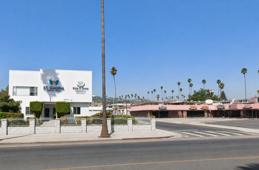5255 W Sunset Blvd, Los Angeles, CA à louer - Photo de l’immeuble – Image 2 sur 8