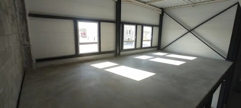 Local d'activités dans Tignieu-Jameyzieu à vendre - Photo de l’immeuble – Image 2 sur 5