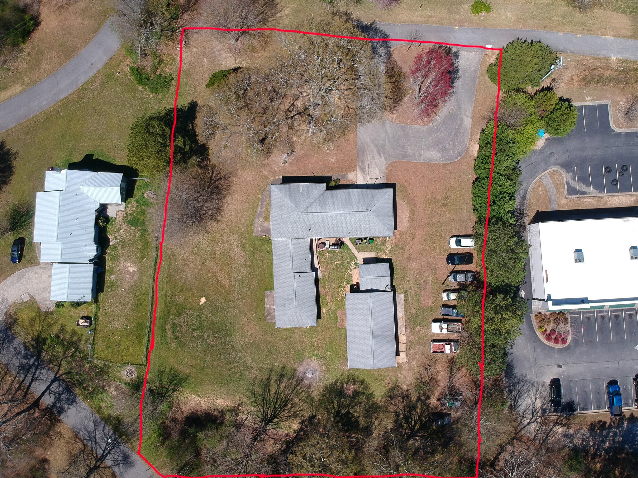 3929 Perry Ln, Flowery Branch, GA à vendre Photo principale– Image 1 sur 17