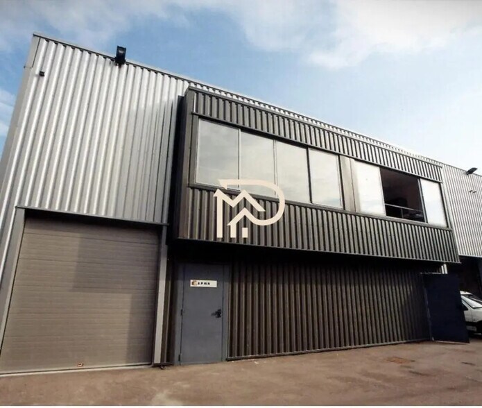 Industriel/Logistique dans Gémenos à louer - Photo de l’immeuble – Image 2 sur 5