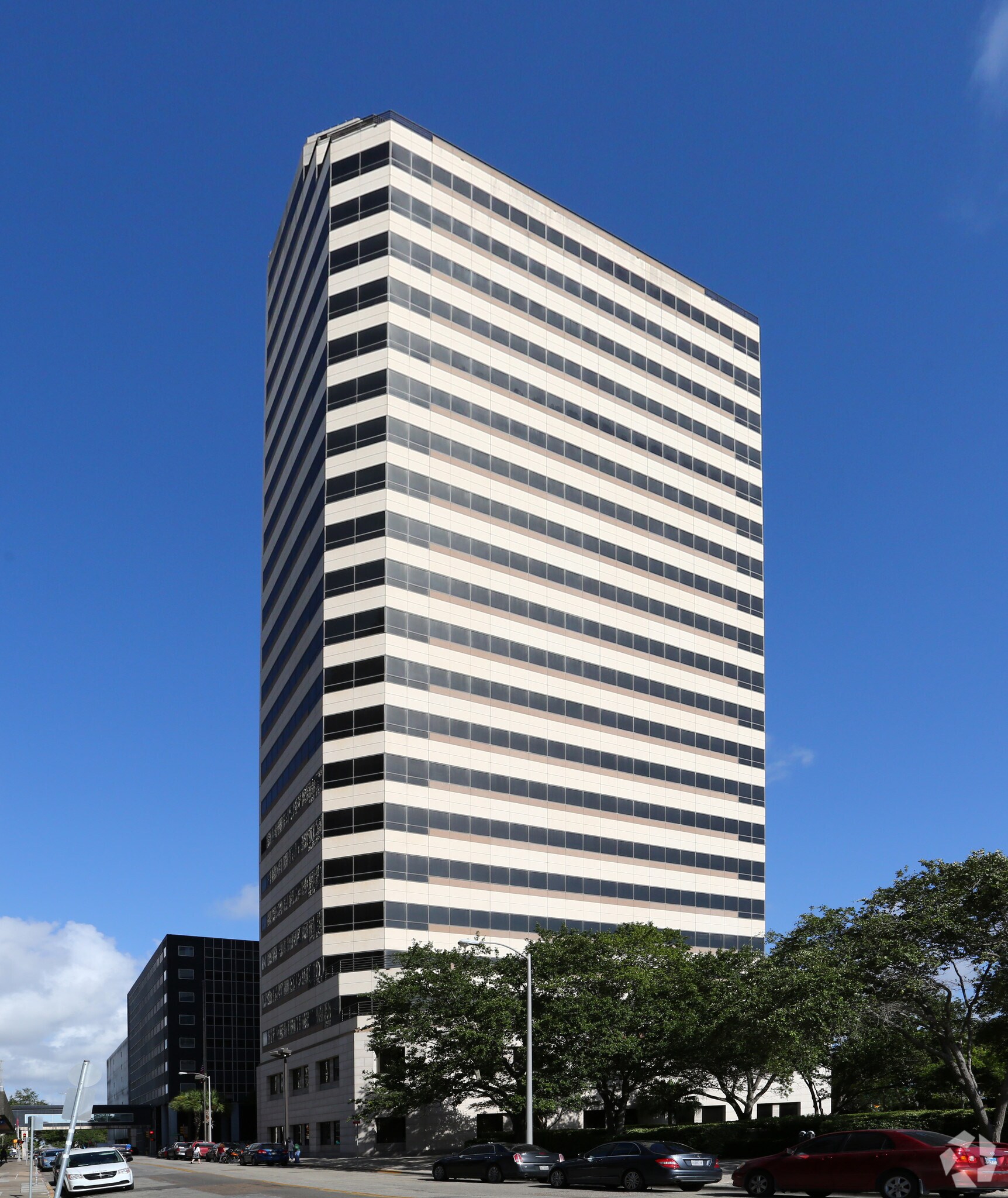 802 N Carancahua St, Corpus Christi, TX à louer Photo principale– Image 1 sur 22