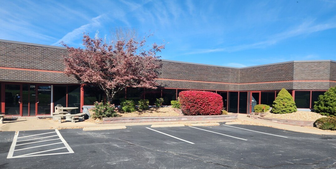 226 Compass Point Dr, Saint Charles, MO à louer Photo de l’immeuble– Image 1 sur 7