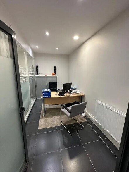 Local commercial dans Paris à louer - Photo de l’immeuble – Image 2 sur 6