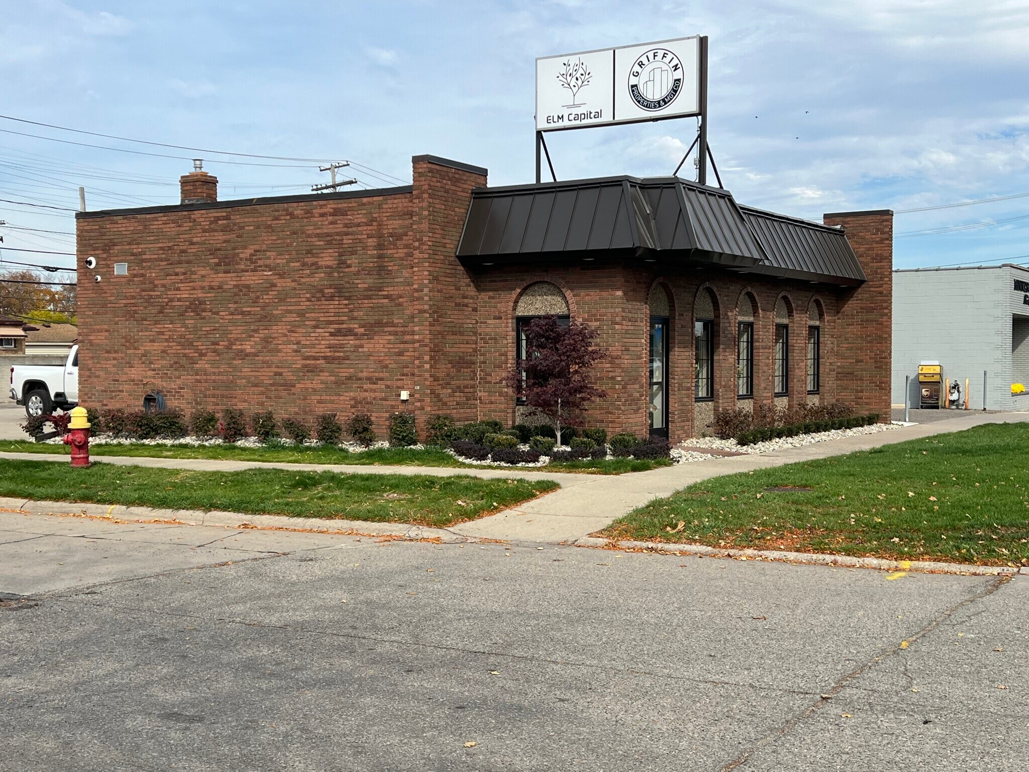 7344 Allen Rd, Allen Park, MI à louer Photo principale– Image 1 sur 3