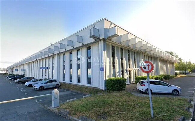 Plus de détails pour Local d'activités à louer