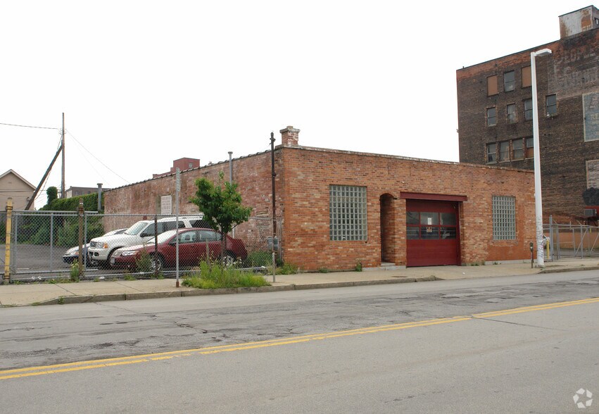 379 Ellicott St, Buffalo, NY à vendre - Photo de l’immeuble – Image 2 sur 2