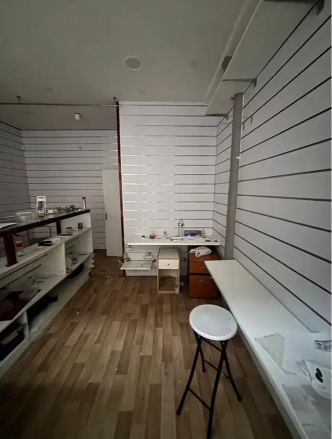 Plus de détails pour Local commercial à louer