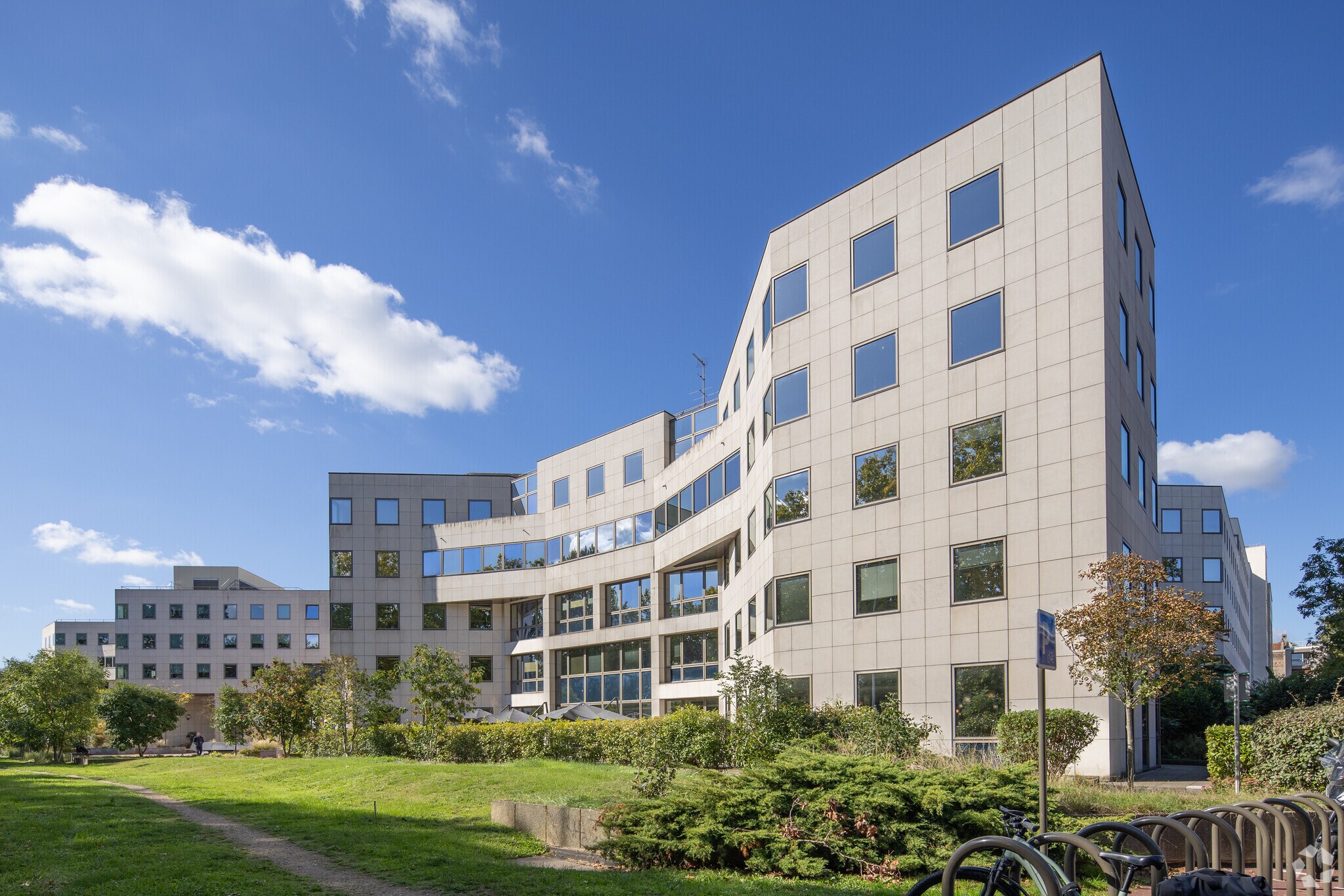 Bureau dans Suresnes à louer Photo principale– Image 1 sur 26