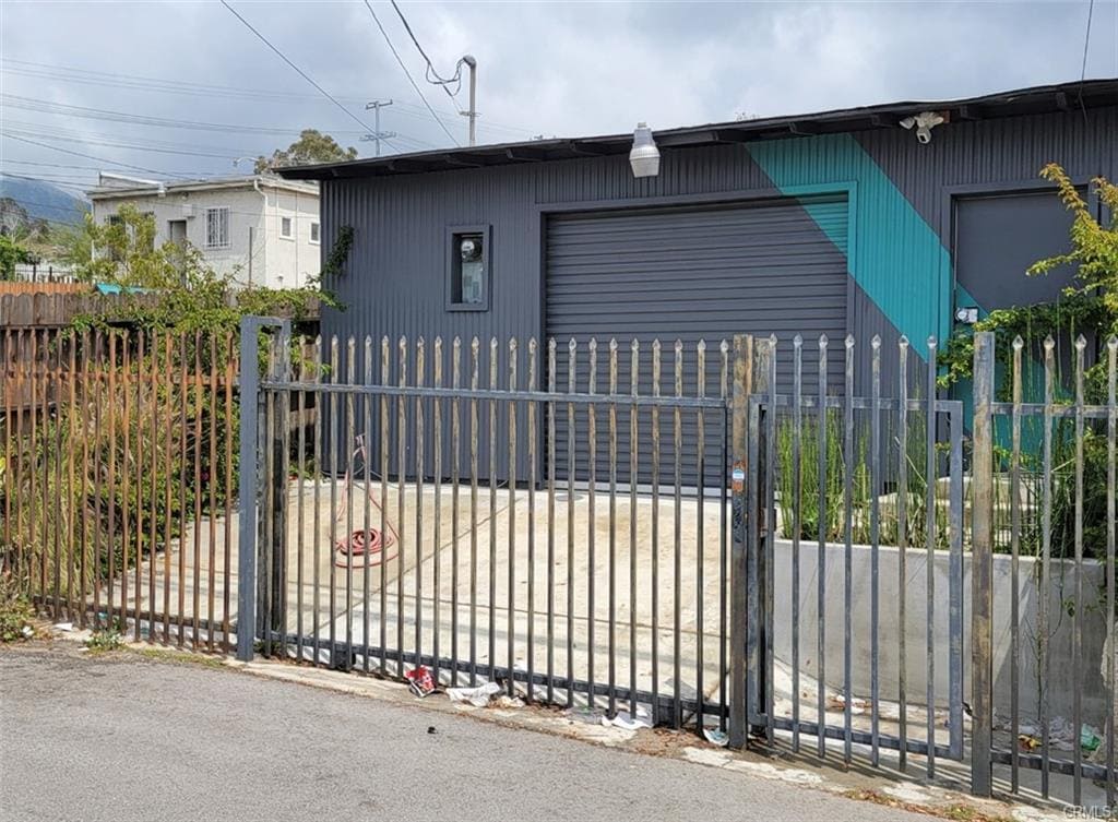 9939 Commerce Ave, Tujunga, CA à louer Photo principale– Image 1 sur 13