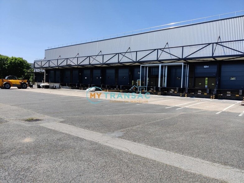 Industriel/Logistique dans Lieusaint à louer - Photo de l’immeuble – Image 1 sur 9