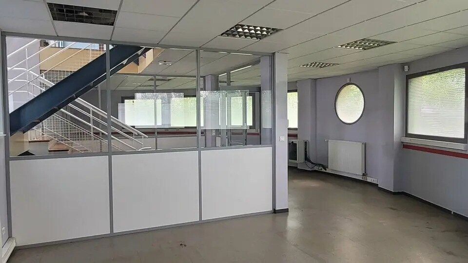 Bureau dans La Vaupalière à louer - Photo de l’immeuble – Image 3 sur 13
