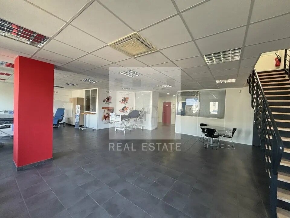 Local d'activités dans Vénissieux à vendre Photo intérieure– Image 1 sur 10