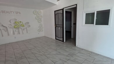 14435 Sherman Way, Van Nuys, CA à louer - Vidéo sur l’annonce professionnelle 